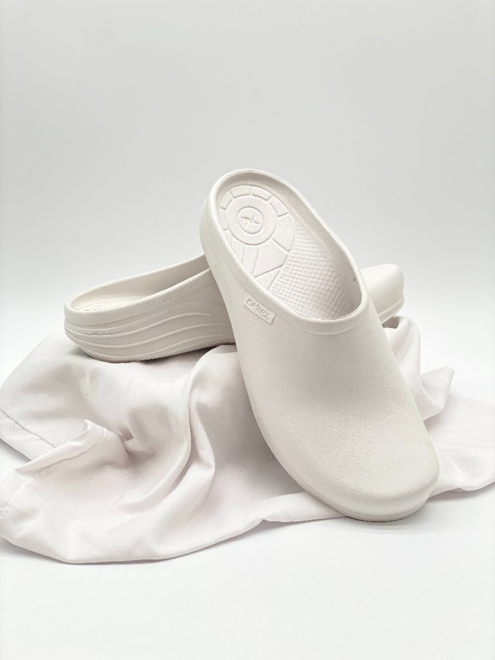 Aetrex Slip Resistant Comfort Clogs White Women's 10 Nursing Chef Work Shoes